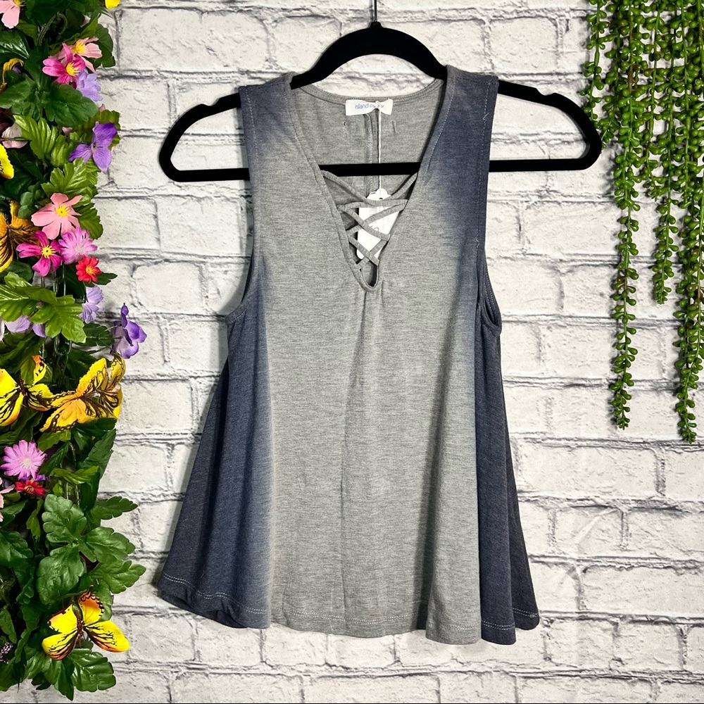 ,🌼3/$30🌼NWT Island Gypsy Sleeveless Ombre Lace Up Top Size Small